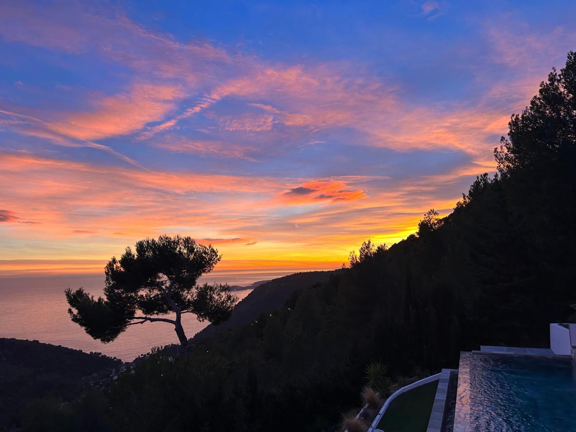 Eze - Appartement Dans Bas De Villa Avec Piscine Pres De Monaco Luaran gambar