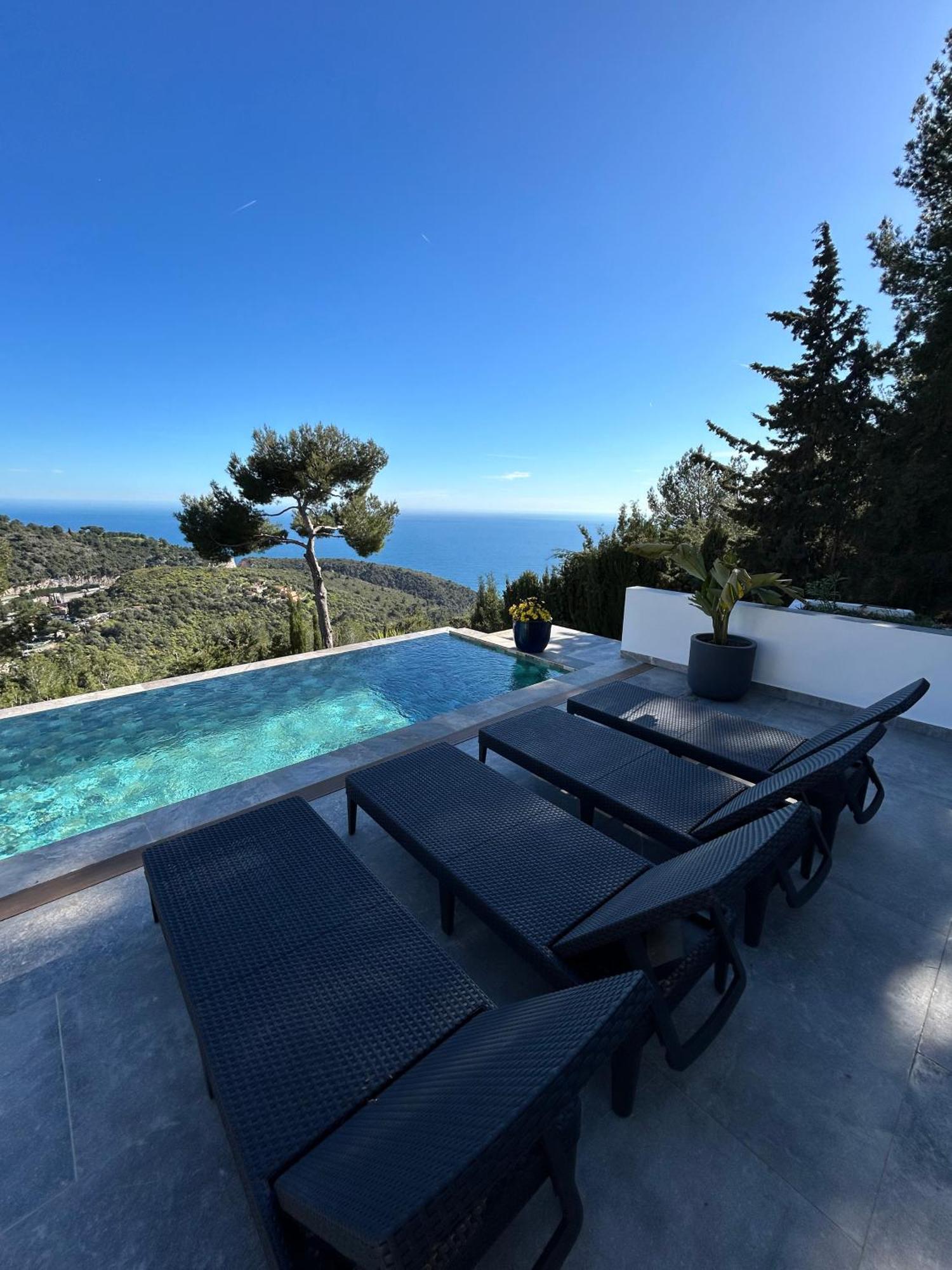 Eze - Appartement Dans Bas De Villa Avec Piscine Pres De Monaco Luaran gambar